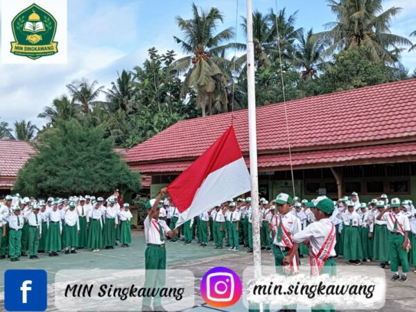 Upacara Hari Senin bukan hanya seremonial