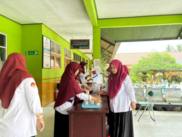 MINUMAN SEHAT DENGAN BUAH SEGAR