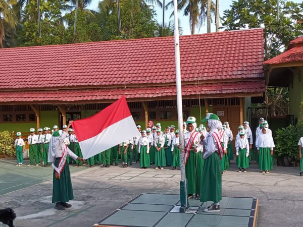 “Dari Lapangan Upacara untuk Masa Depan: Disiplin dan Menghargai sebagai Fondasi”
